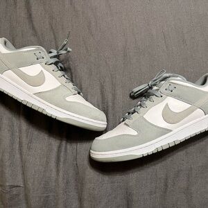 Nike Dunk Low Retro SE
Whit/Light Pumice